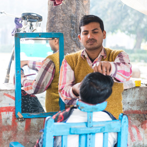 Street barber in India